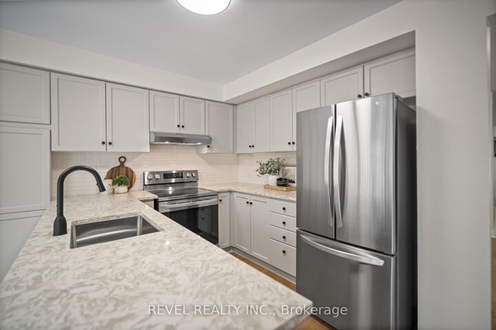 Property Photo: 320 Hamilton Drive 10 ON L9G 4W6