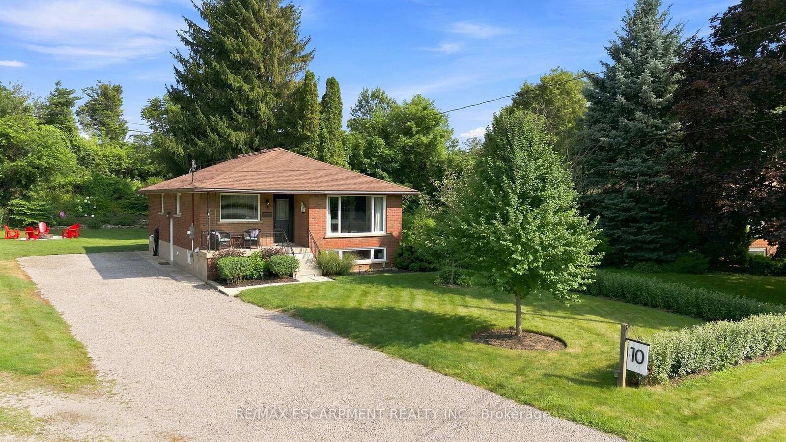 Property Photo: 10 Taylor Crescent ON L9H 6B3