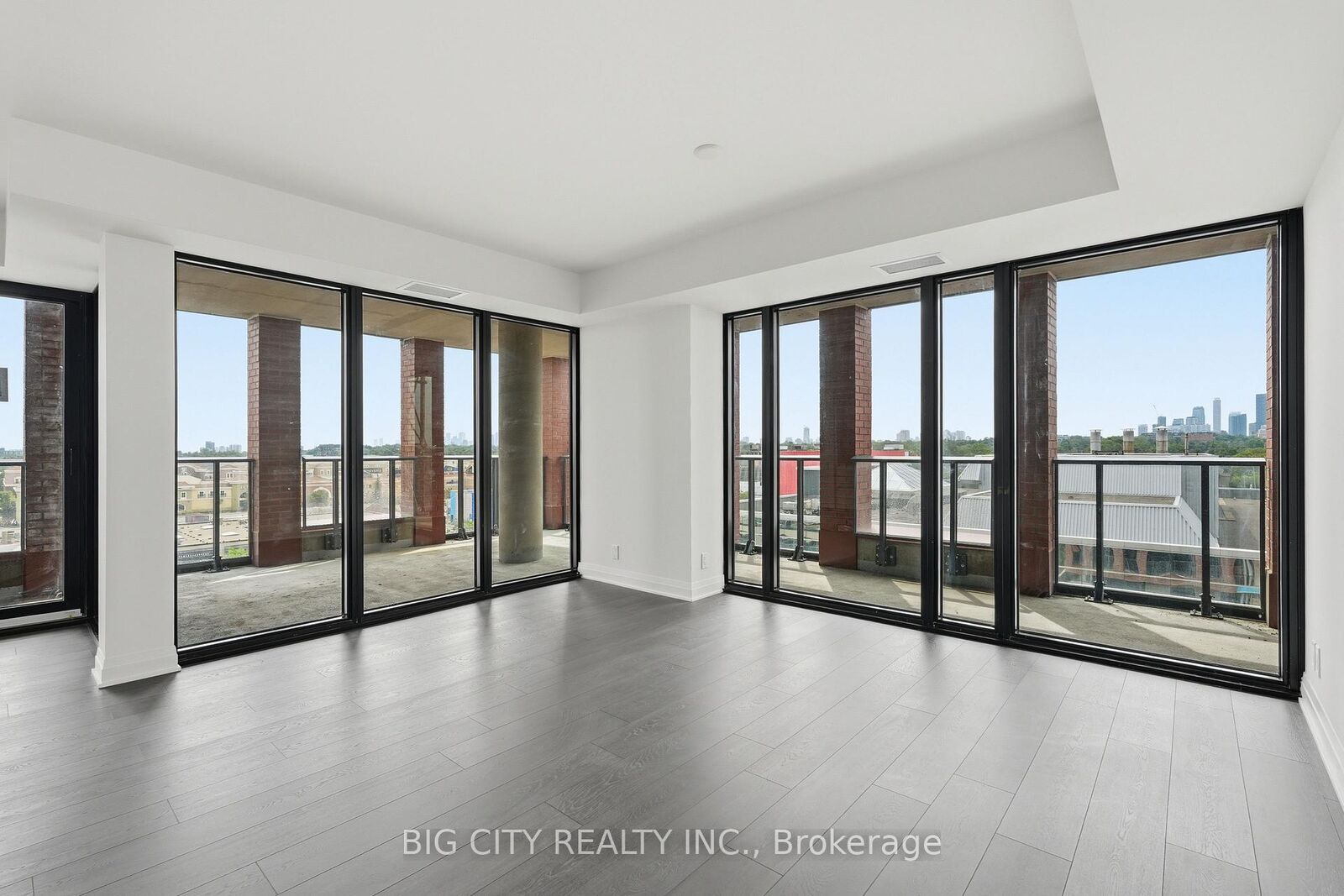 Property Photo:  25 Frederick Todd Way 602  ON M4G 0C9 