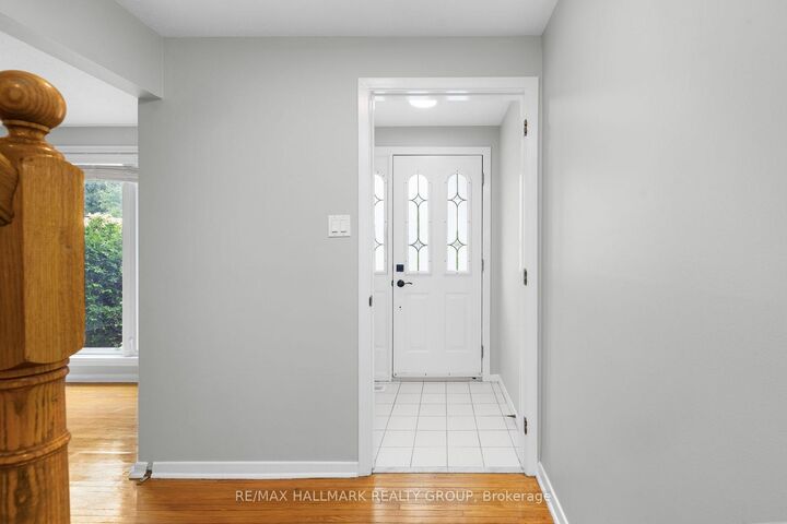 Property Photo: 84 Chesterton Drive ON K2E 5T6