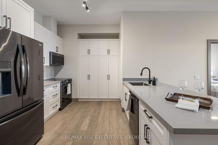 Property Photo:  2274 Princess Street 315  ON K7M 3G4 