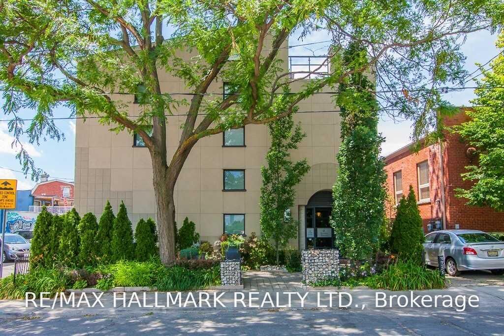 Property Photo: 6 Bartlett Avenue 7 ON M6H 3E8