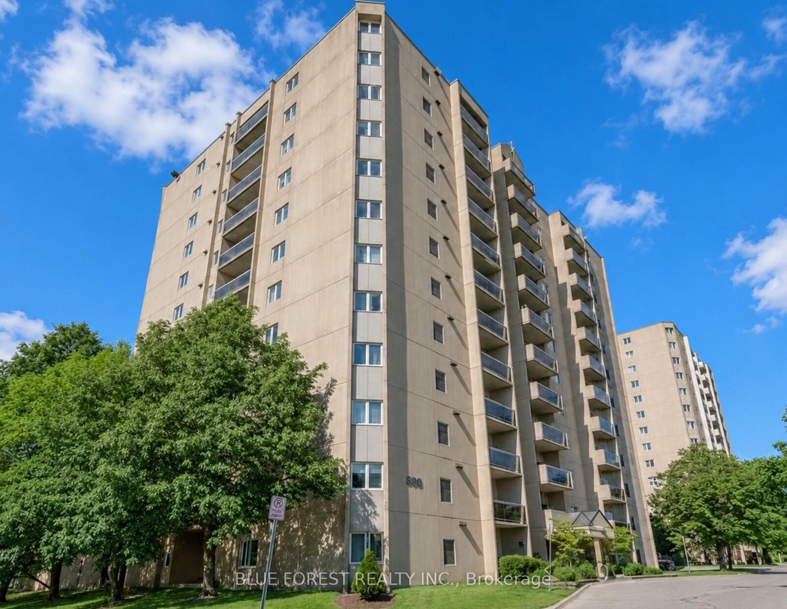 Property Photo: 858 Commissioners Road E 906 ON N6C 5Y5