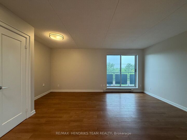 Property Photo:  234 Oakdale Avenue 201  ON L2P 2K6 