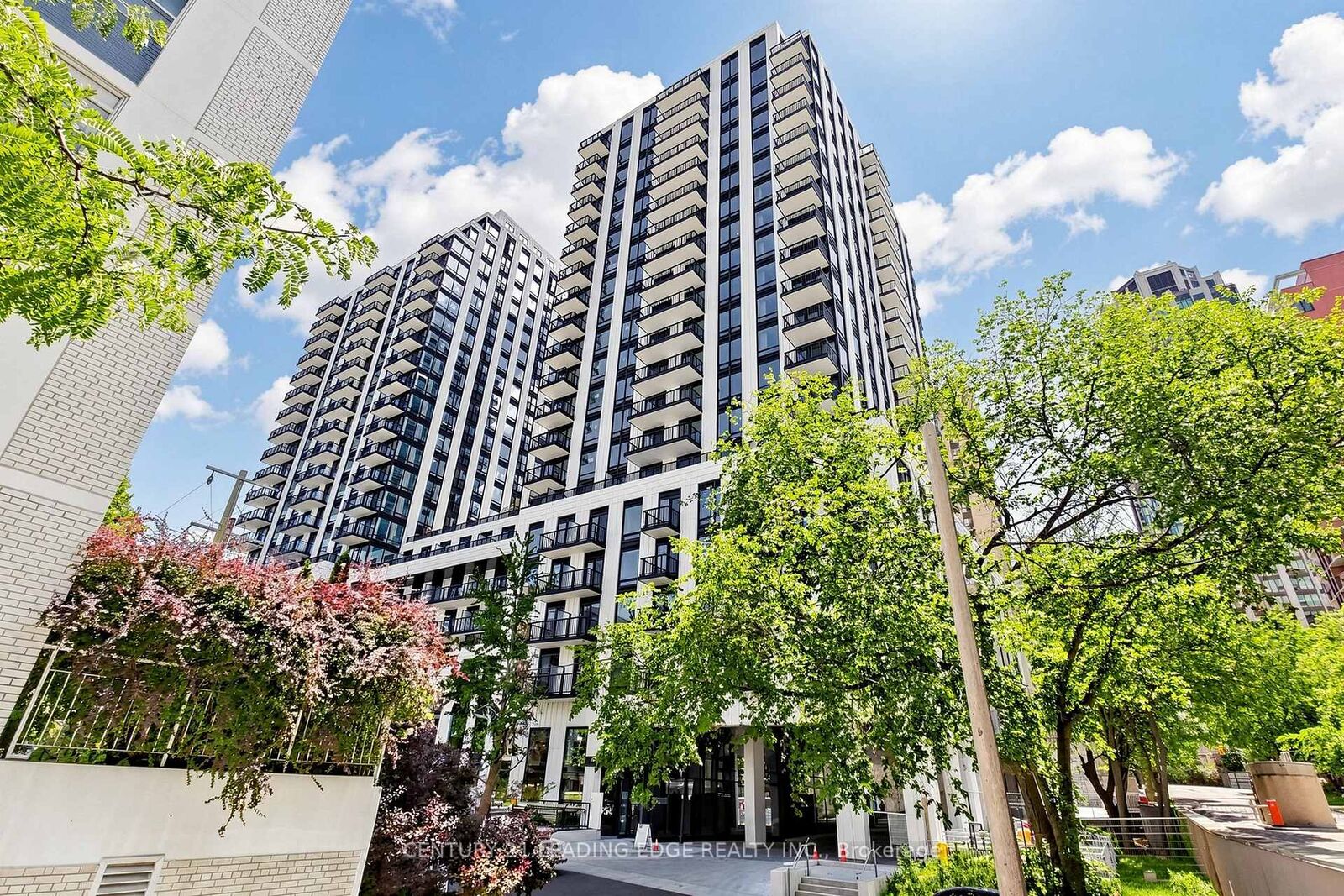 Property Photo: 89 Montclair Avenue 925 ON M5P 0A9