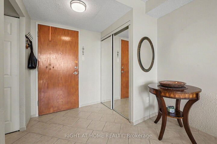Property Photo: 2759 Carousel Crescent 701 ON K1T 2N5
