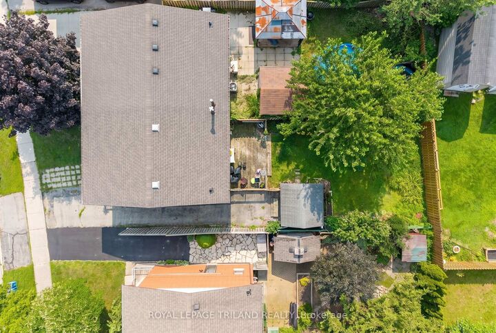 Property Photo:  220 Admiral Drive  ON N5V 1H8 