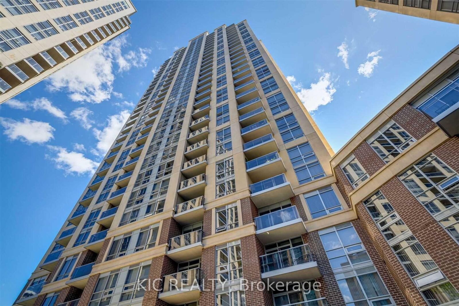 Property Photo:  3 Michael Power Place 207  ON M9A 0A2 