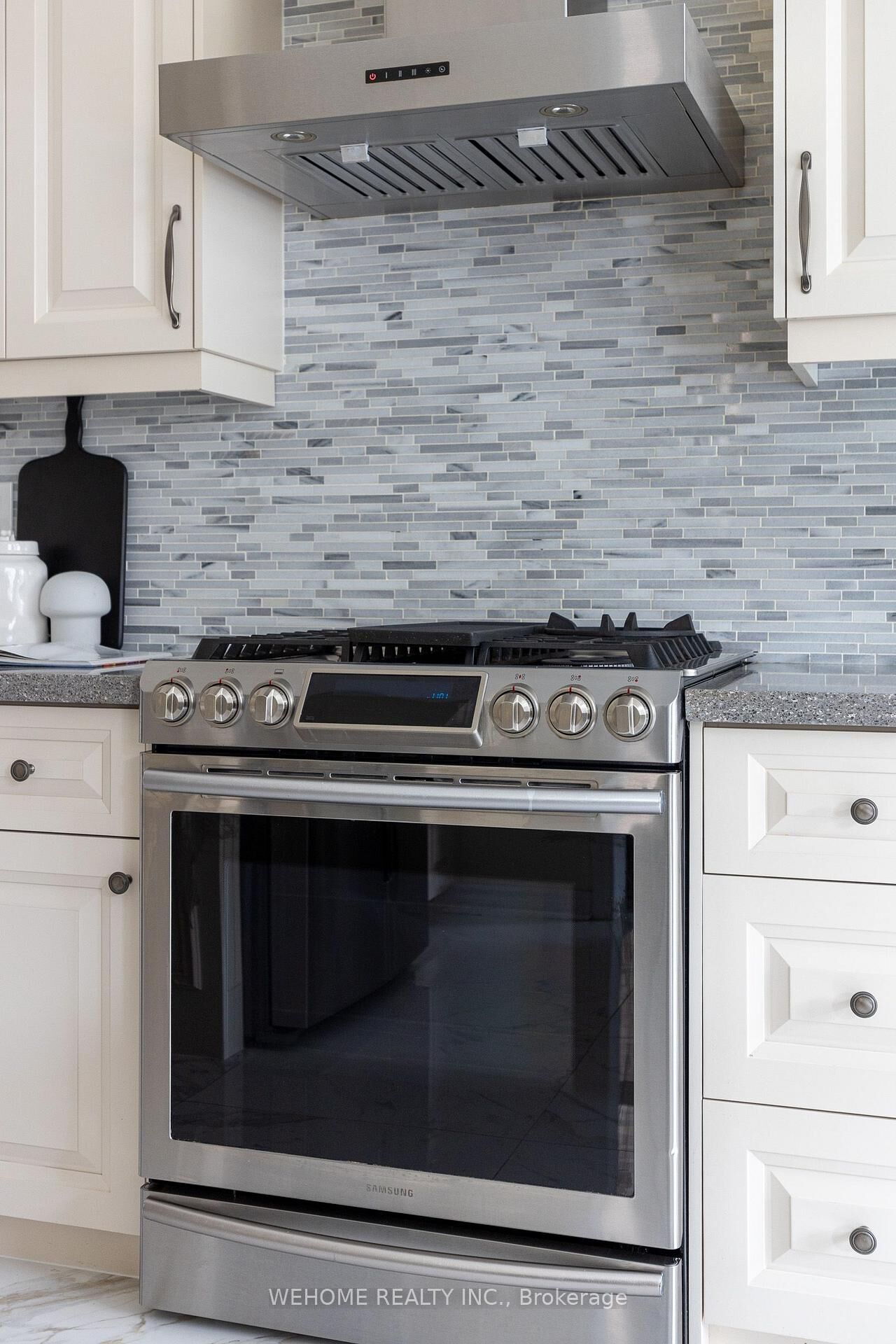 Property Photo: 20 Gallant Place ON L4L 1A6