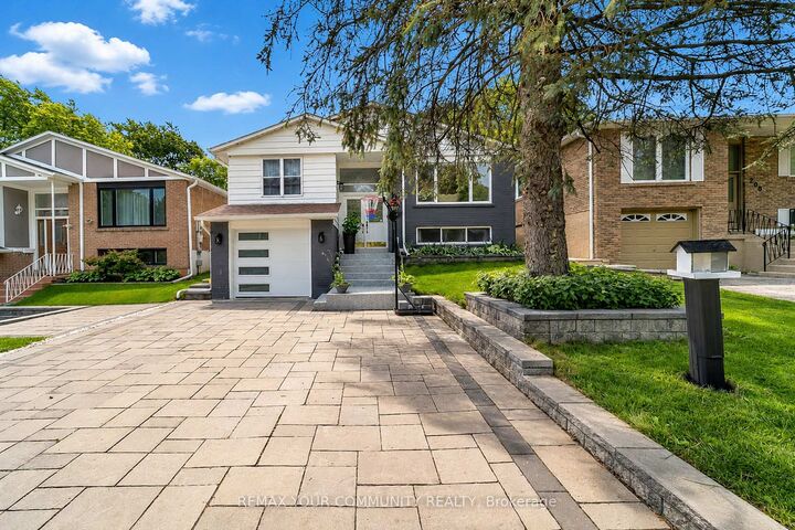 210 Currey Crescent — photo 1