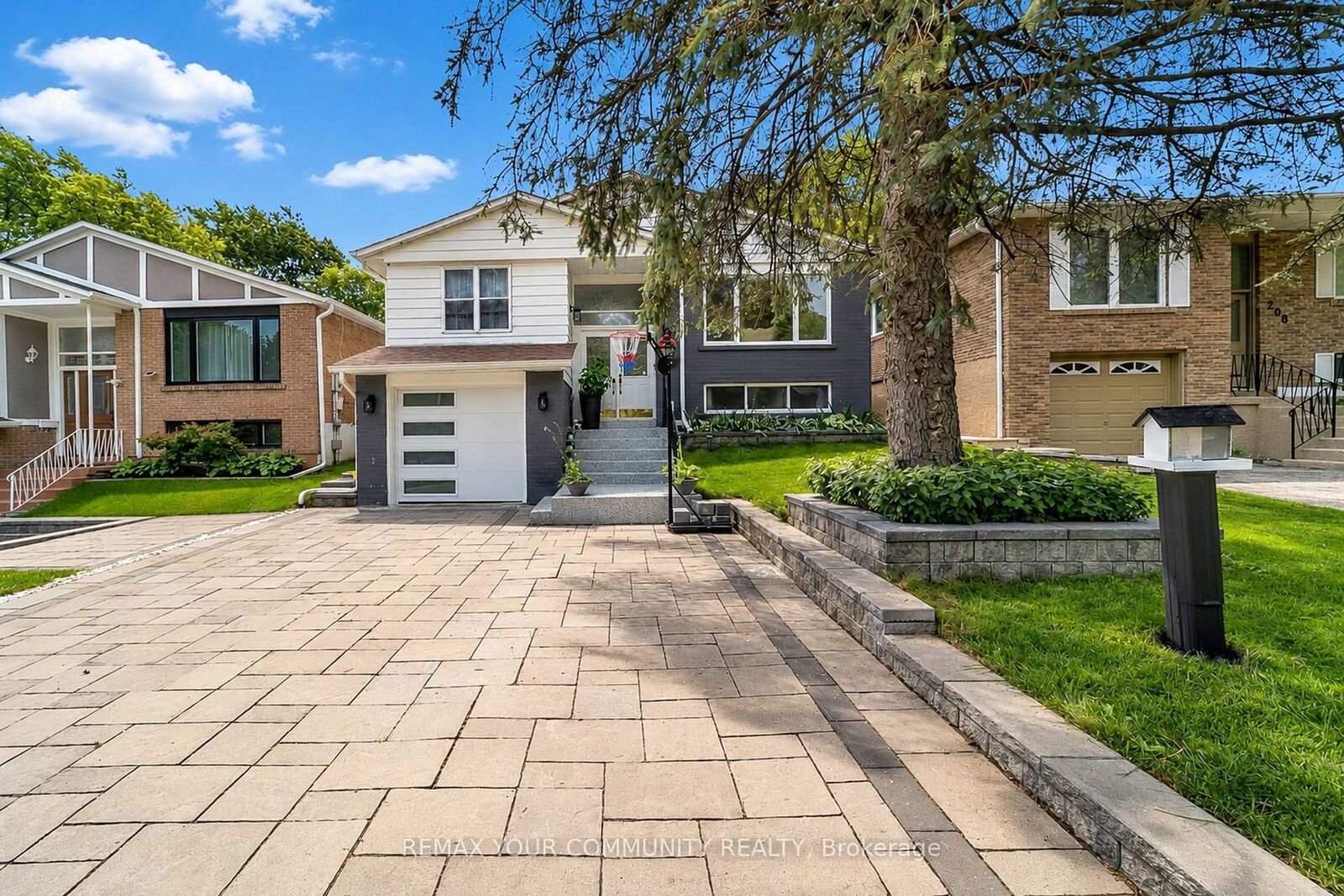 Property Photo:  210 Currey Crescent  ON L3Y 5M9 