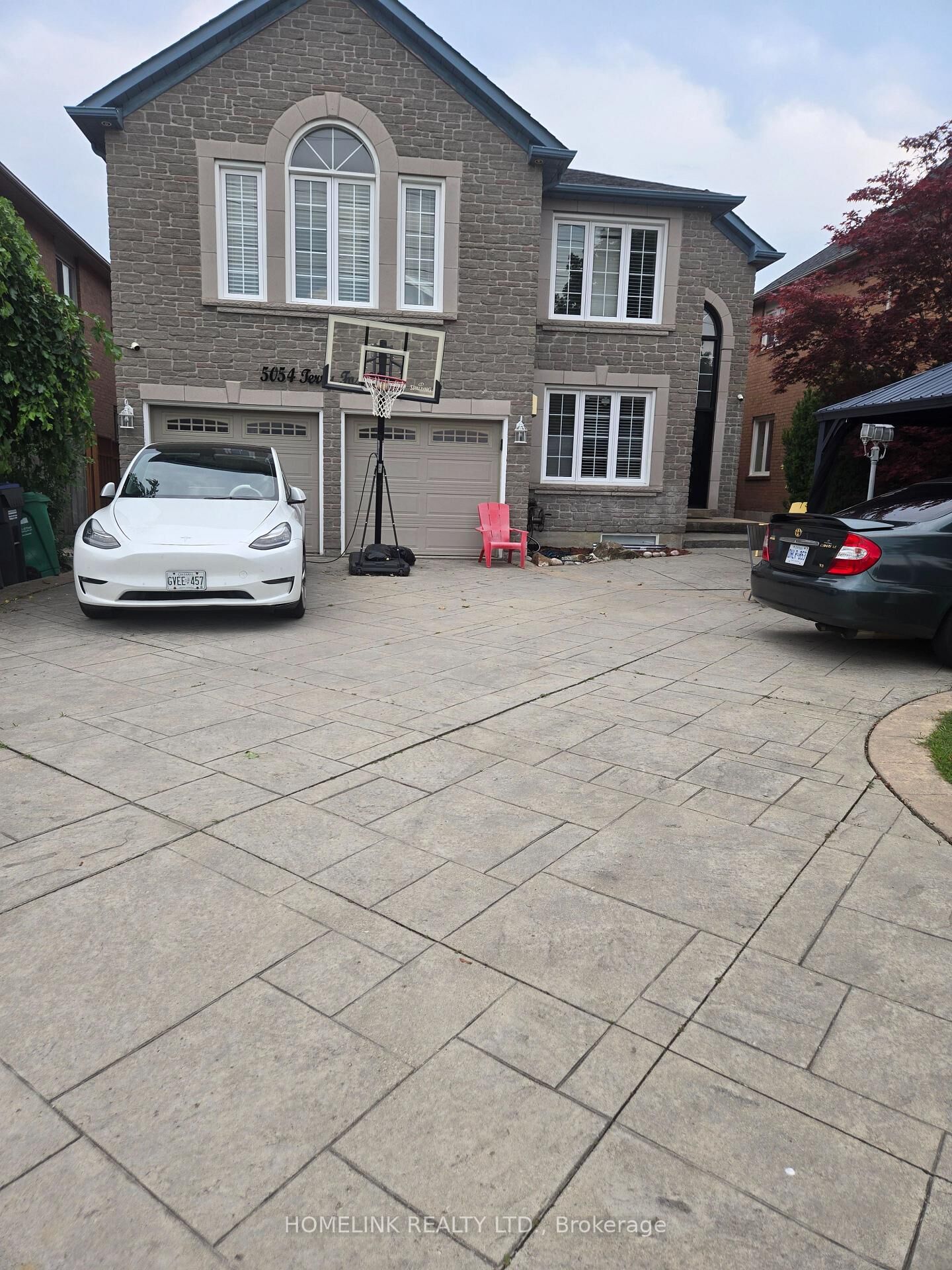 Property Photo:  5054 Terry Fox Way  ON L5V 1R7 