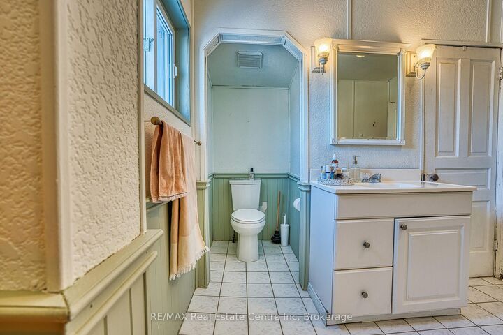 34 Wellington Street — photo 1