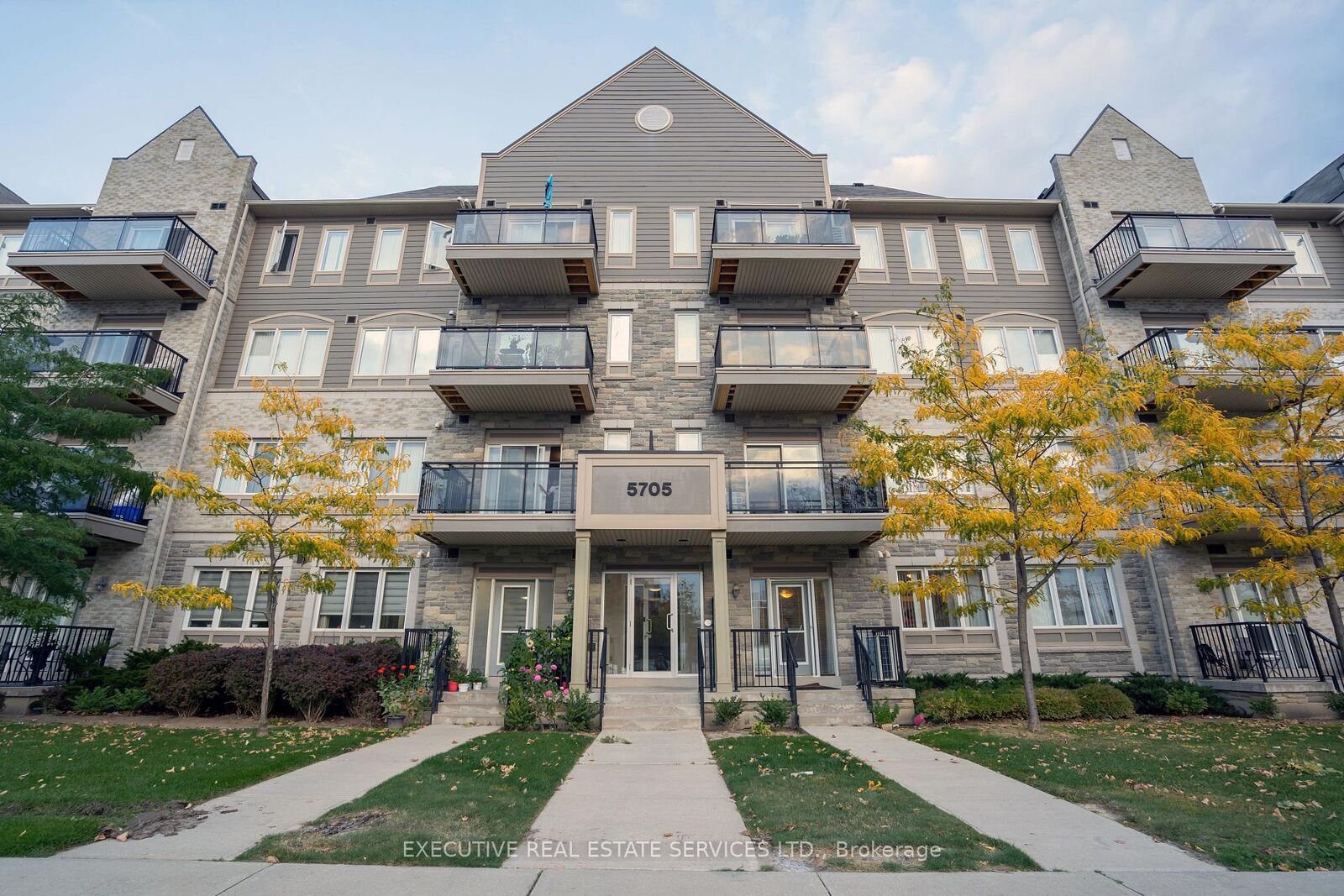 Property Photo:  5705 Long Valley Road 107  ON L5M 0L8 