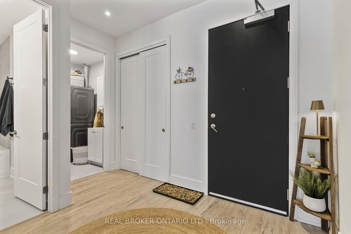 Property Photo: 185 Dunlop Street E Ph 3 ON L4M 0L7