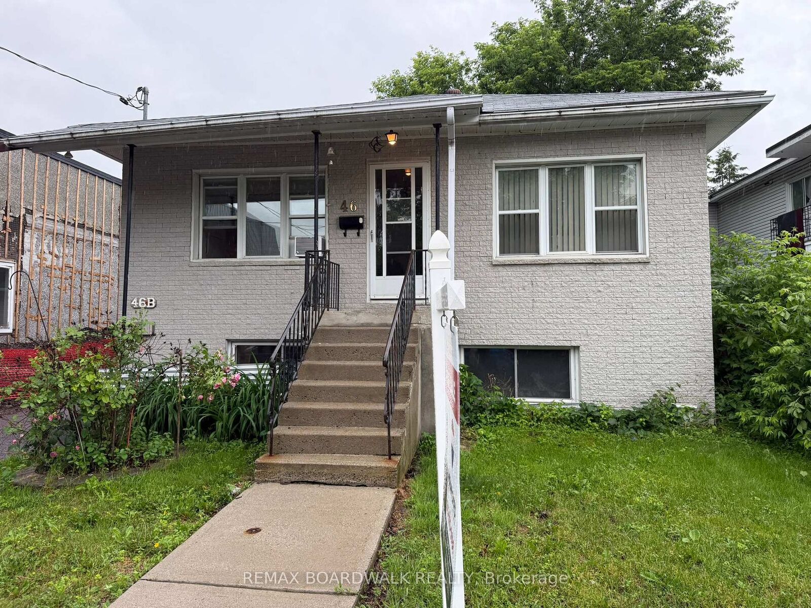 Property Photo: 46 Jolliet Avenue ON K1L 5H5