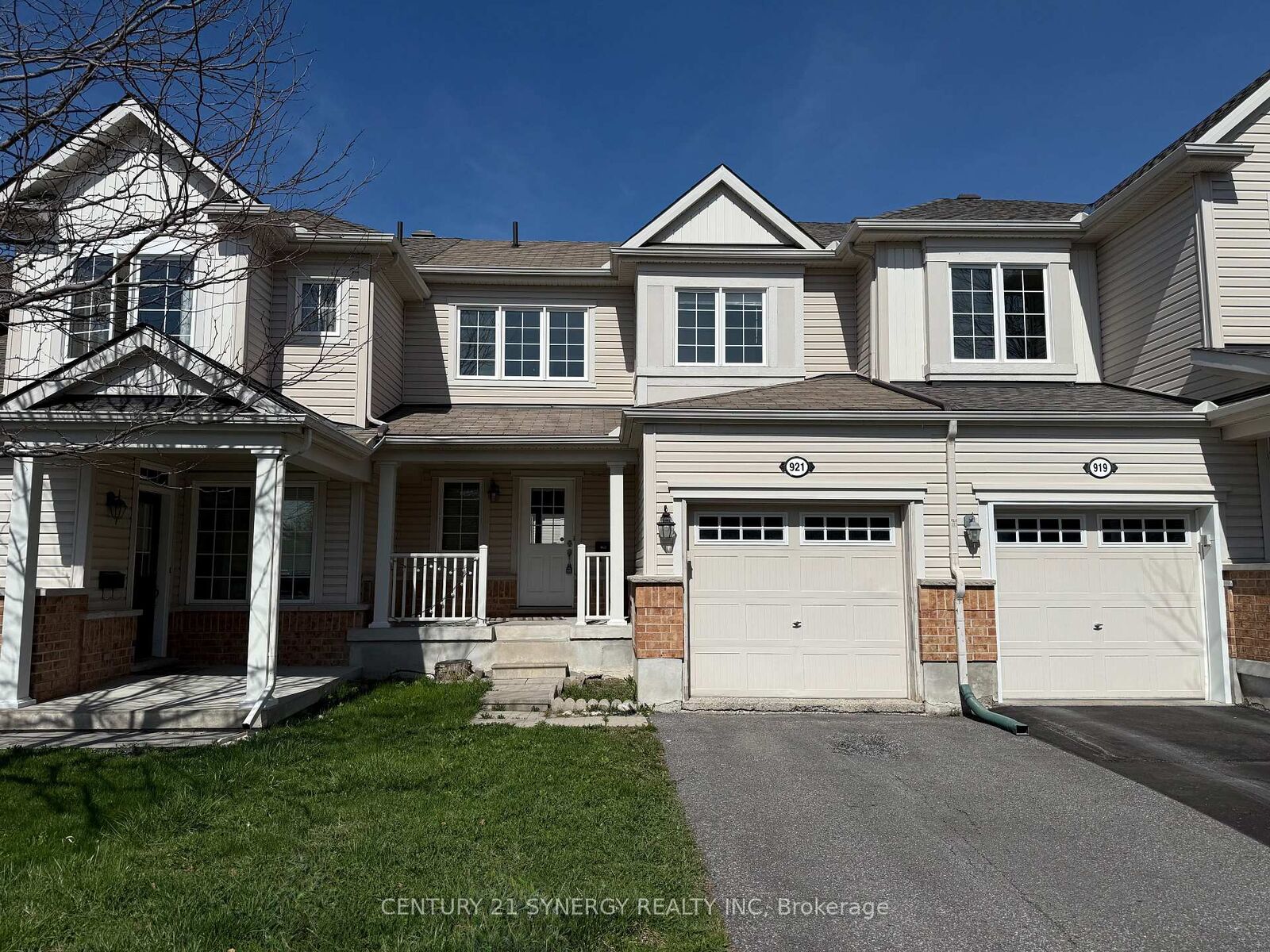Property Photo: 921 Messor Crescent ON K2S 0P2