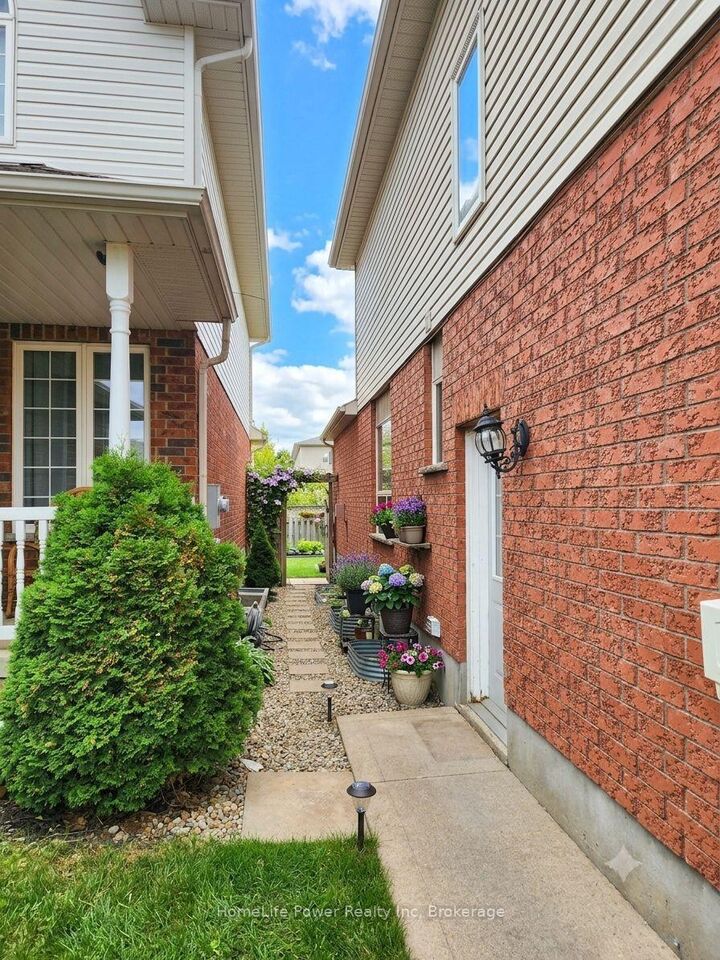 Property Photo:  25 Gosling Gardens #B  ON N1G 5J8 
