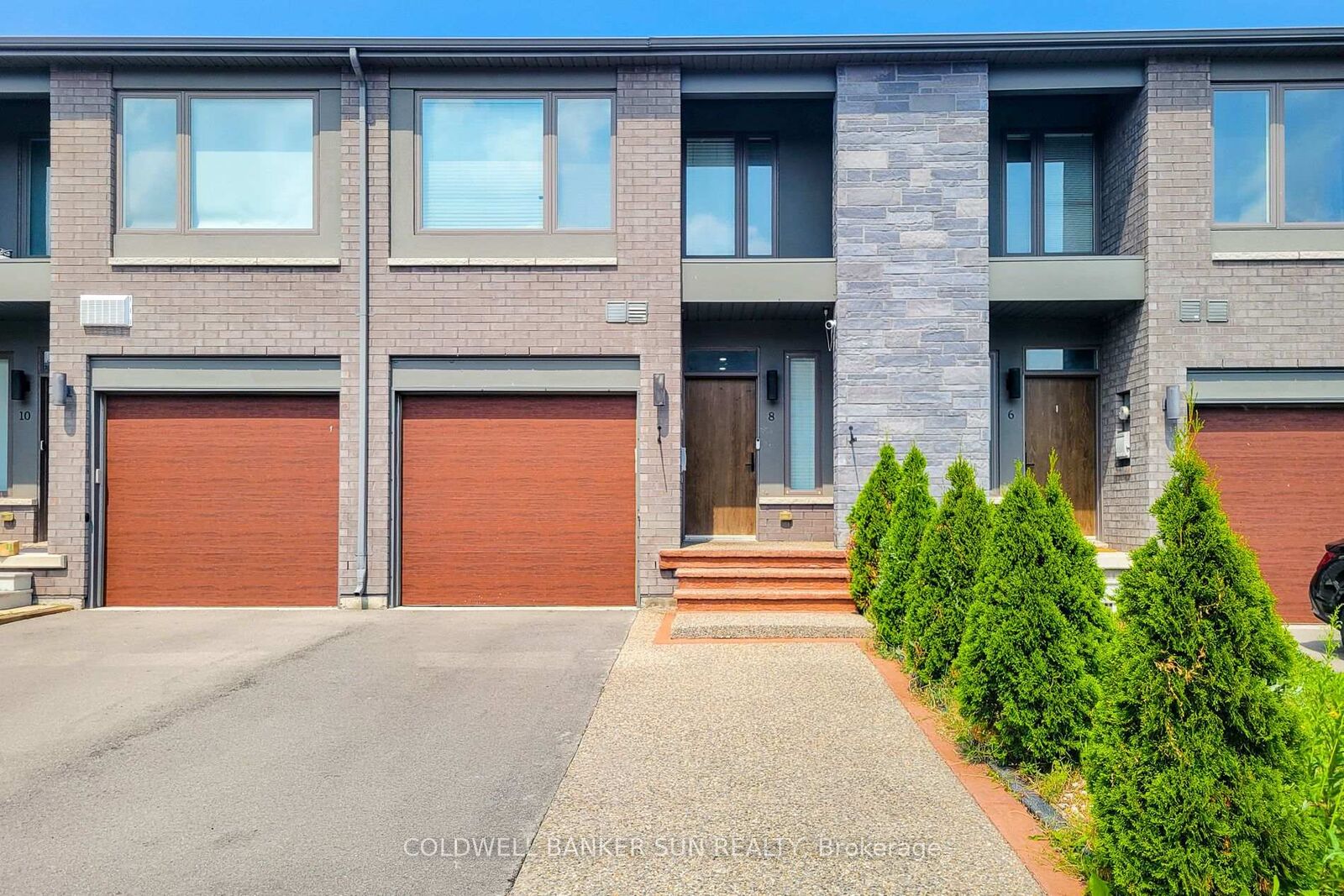 Property Photo:  8 Bedrock Drive  ON L8J 0K6 