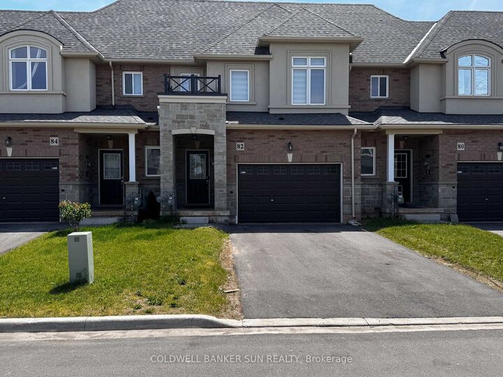 82 Pinot Crescent — photo 1