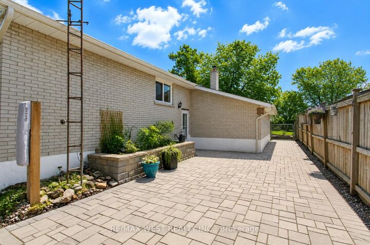 Property Photo: 908 Lynx Avenue ON L1W 2K7
