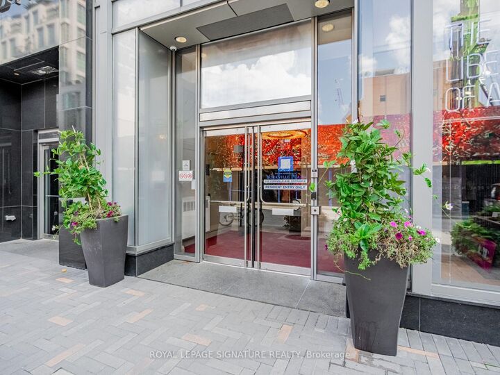 Property Photo: 155 Yorkville Avenue 1110 ON M5R 1C4