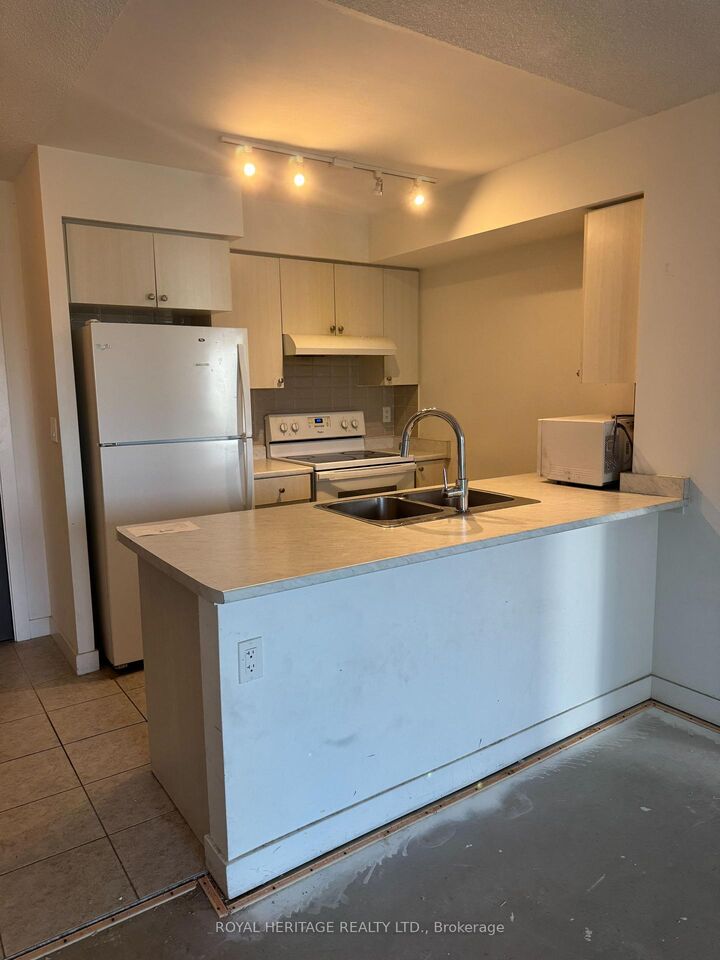 1346 Danforth Road 403 — photo 1