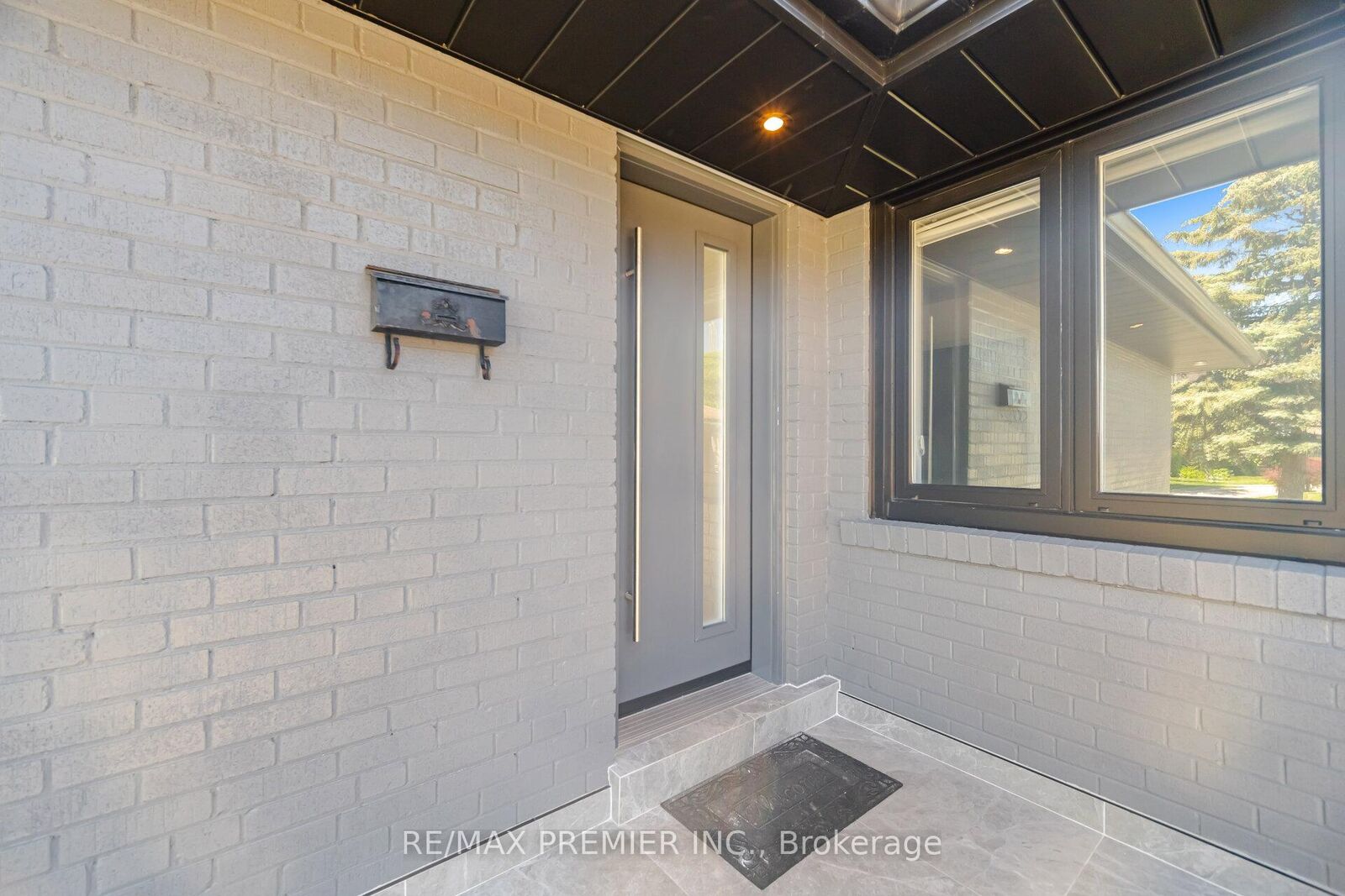 Property Photo: 19 Jacinta Drive ON M6L 1H6