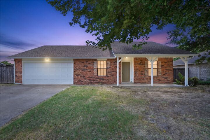 Property Photo: 4401 S Maple Avenue OK 74011