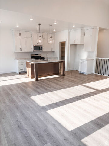 Property Photo: 657 N 200 E 511 UT 84332
