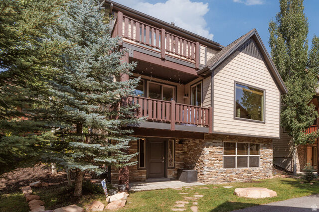Property Photo: 5610 Kodiak Way UT 84098