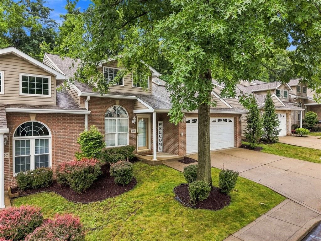 Property Photo: 580 Newport Dr PA 15235