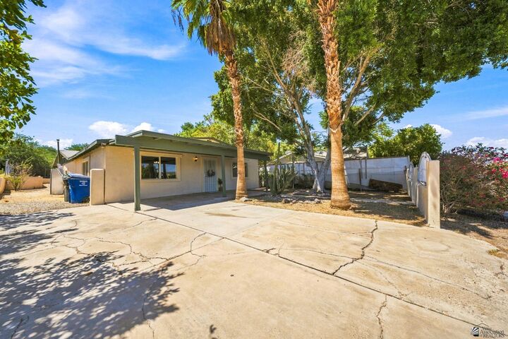 Property Photo:  1080 S Madison Ave  AZ 85364 