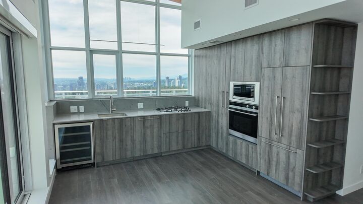 Property Photo: 505 Nelson Street 2502 BC V3J 0R5