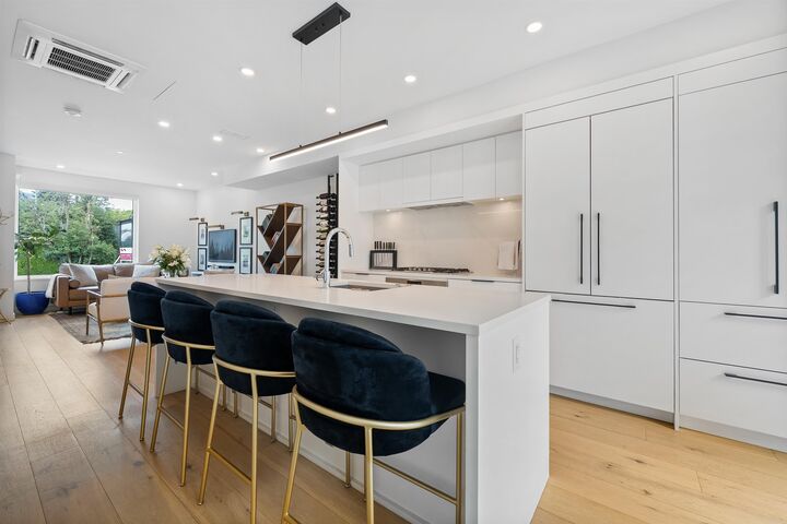 649 E 3 Street 207 — photo 1