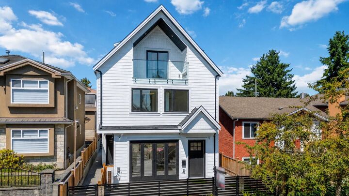 Property Photo: 3271 E Georgia Street 1 BC V5K 2L2