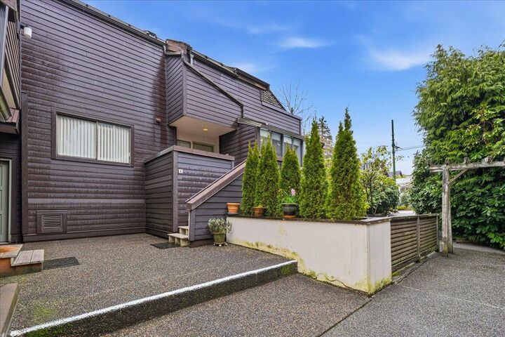Property Photo: 5730 Carnarvon Street 6 BC V6N 4E7