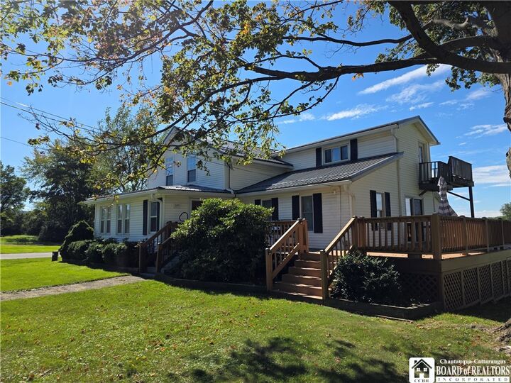 Property Photo: 10745 S Roberts Road NY 14048