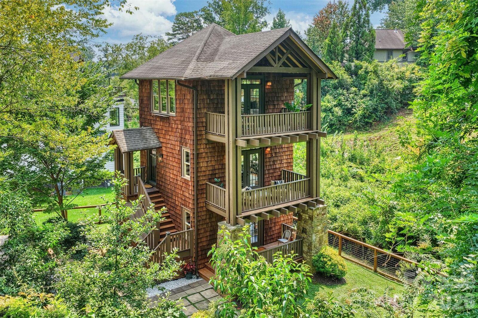 Property Photo: 1611 Tippah Park Court NC 28205