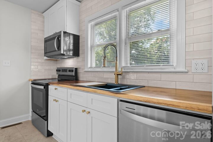 Property Photo:  12 Ruth Avenue  NC 28658 