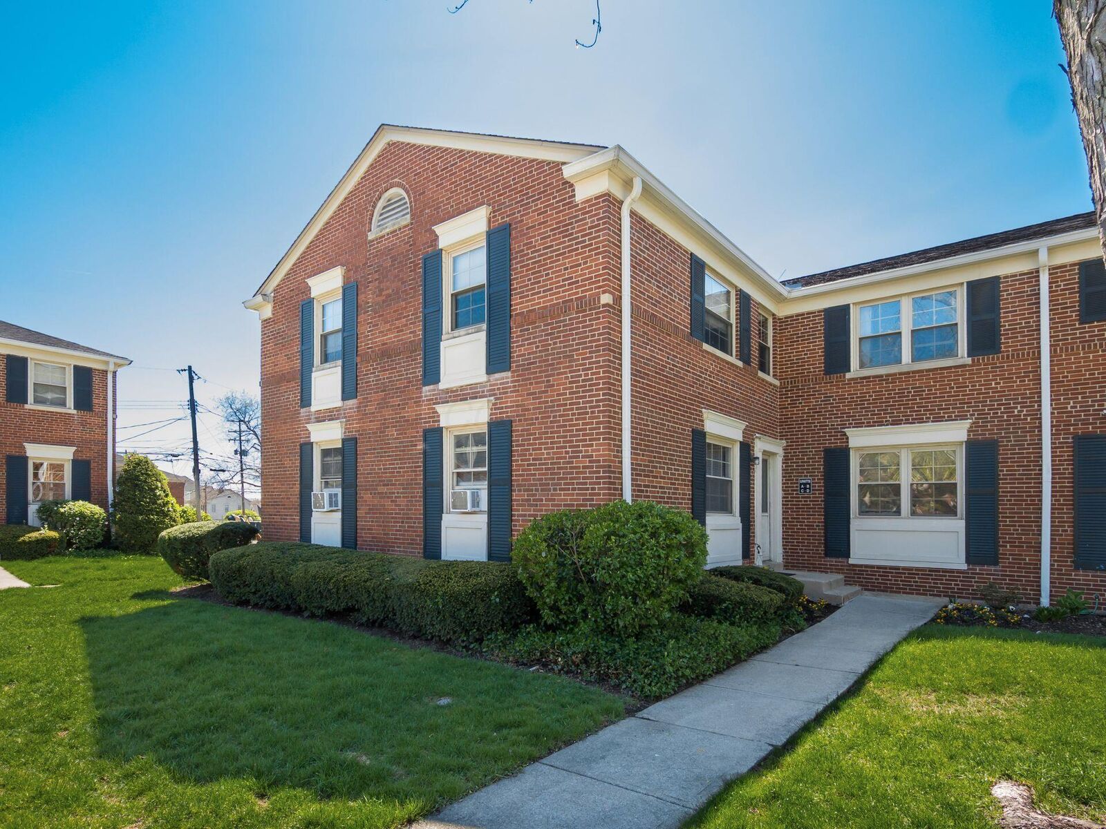 Property Photo:  1775 Northwest Court  OH 43212 