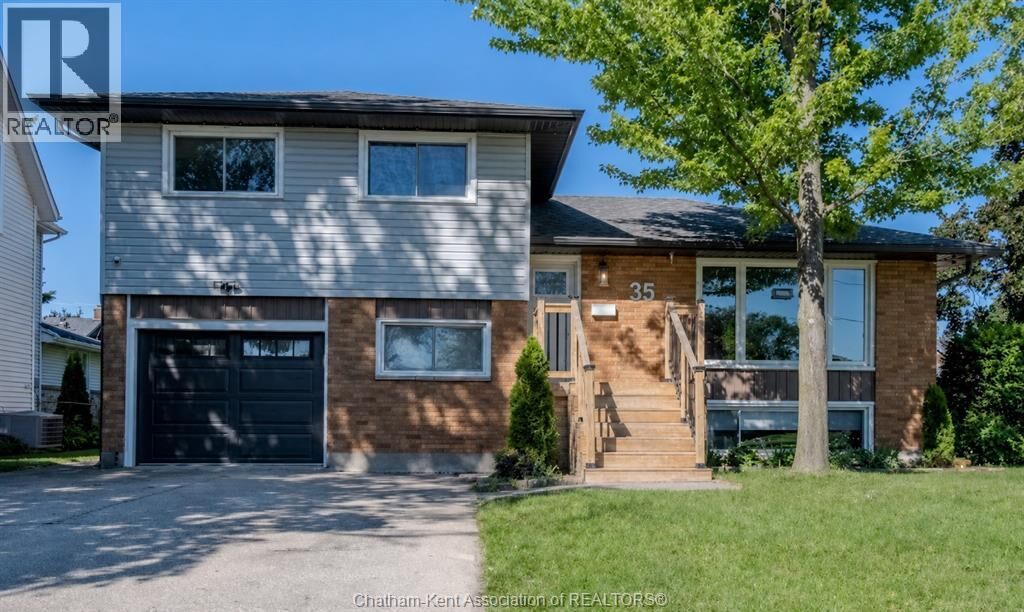 Property Photo:  35 Crystal Drive  ON N7M 3C6 