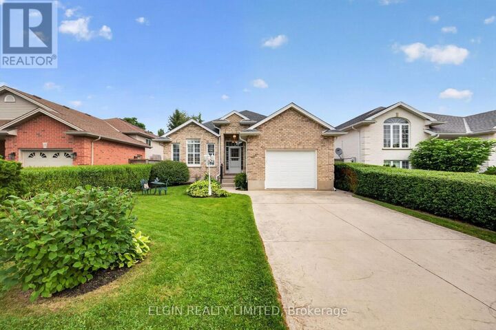 Property Photo: 17 Steeplechase Court ON N5R 6H5