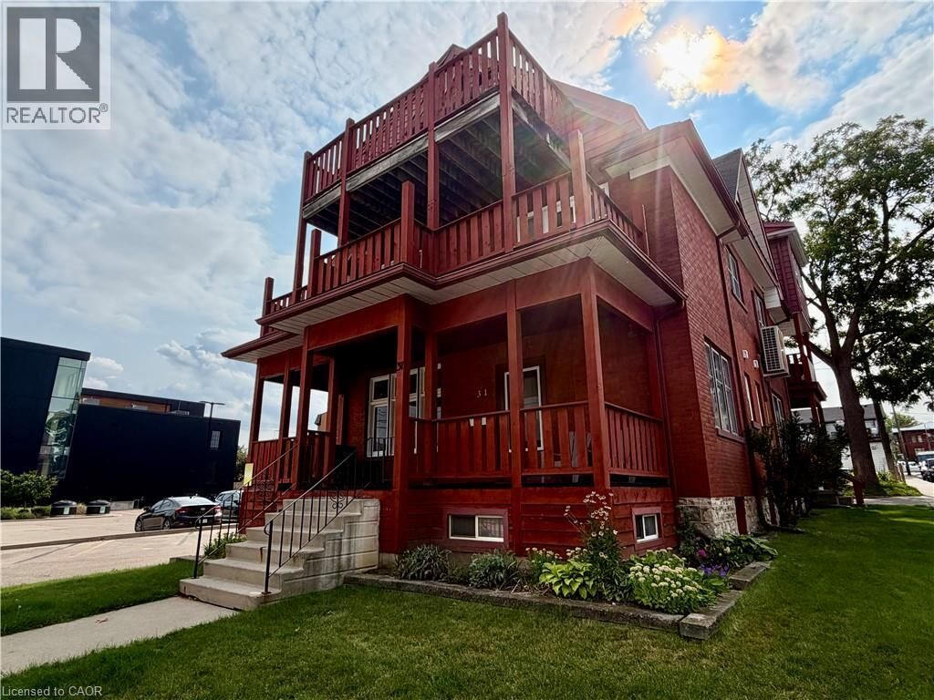 Property Photo:  31 Regina Street North G  ON N2J 2Z9 