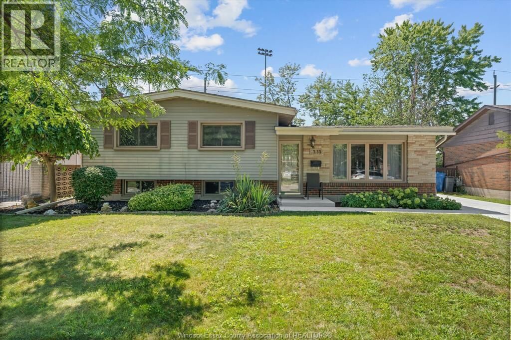 Property Photo:  4235 Mitchell Crescent  ON N9G 2G1 