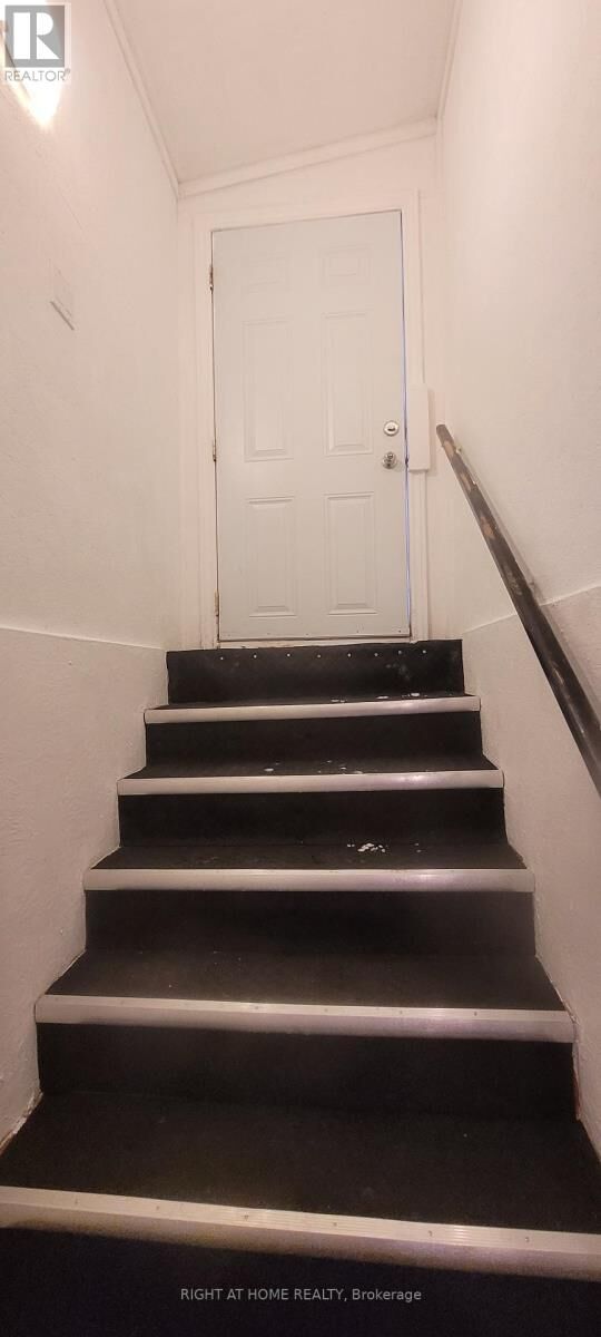 Property Photo:  298 Montfort Street  ON K1L 5N6 