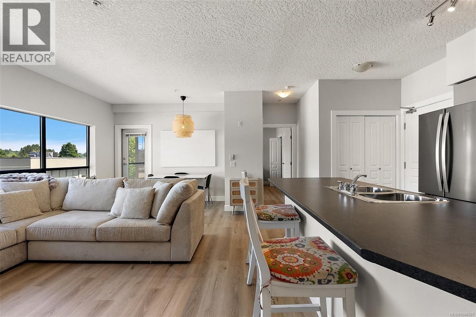 Property Photo:  870 Short Street 419  BC V8X 2V5 