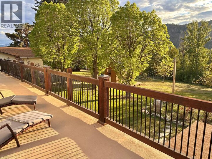 Property Photo: 7562 Crest-A-Way Road BC V0H 1T2