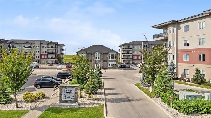Property Photo:  50 Philip Lee Drive  MB R3W 0P7 