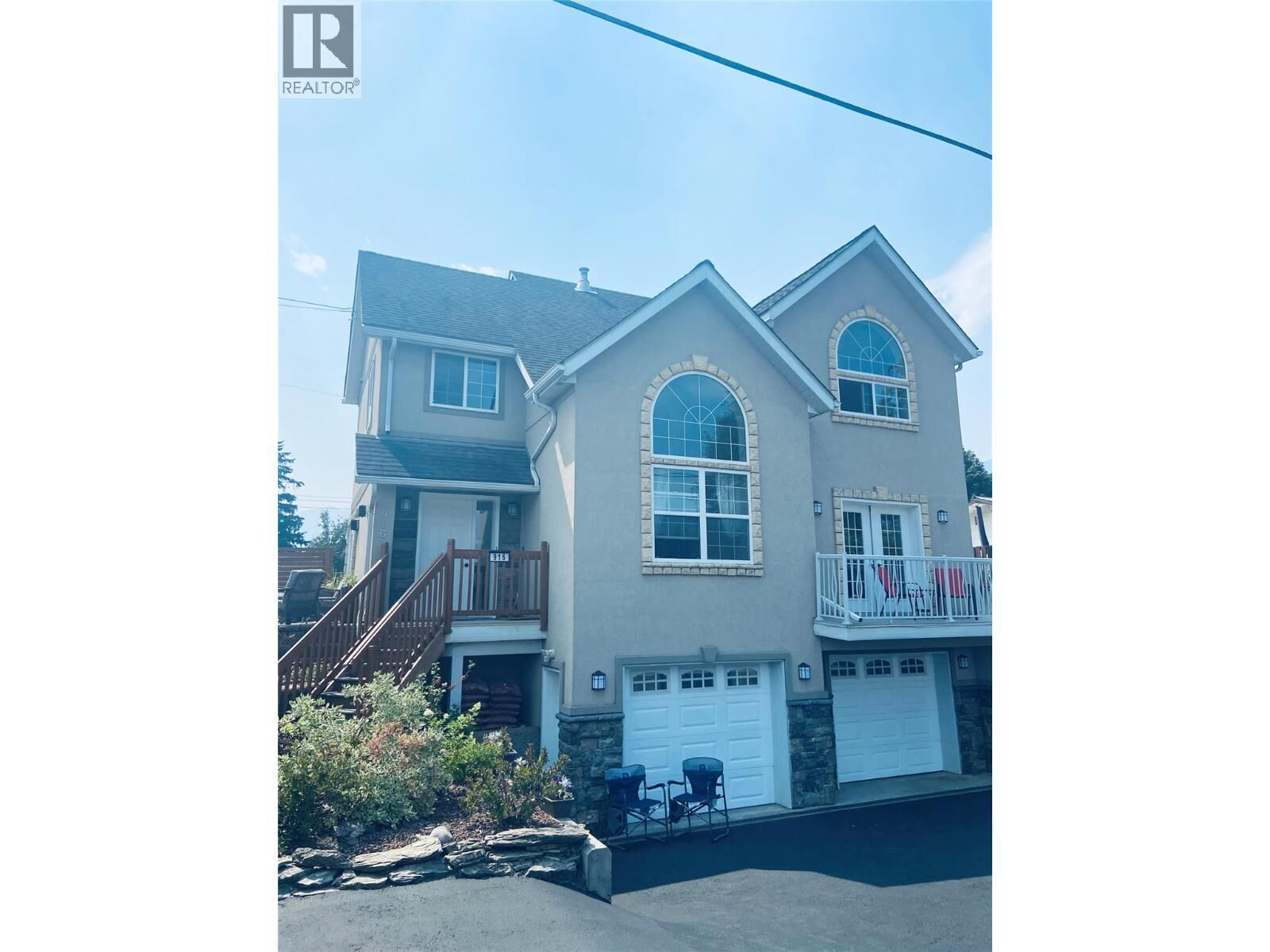 Property Photo: 916 13 Street South BC V0A 1H0